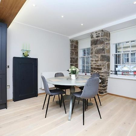 אדינבורו Joivy Refurbished Home On The Royal Mile מראה חיצוני תמונה