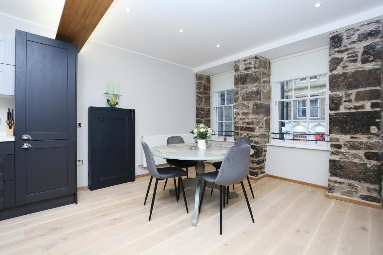 אדינבורו Joivy Refurbished Home On The Royal Mile מראה חיצוני תמונה