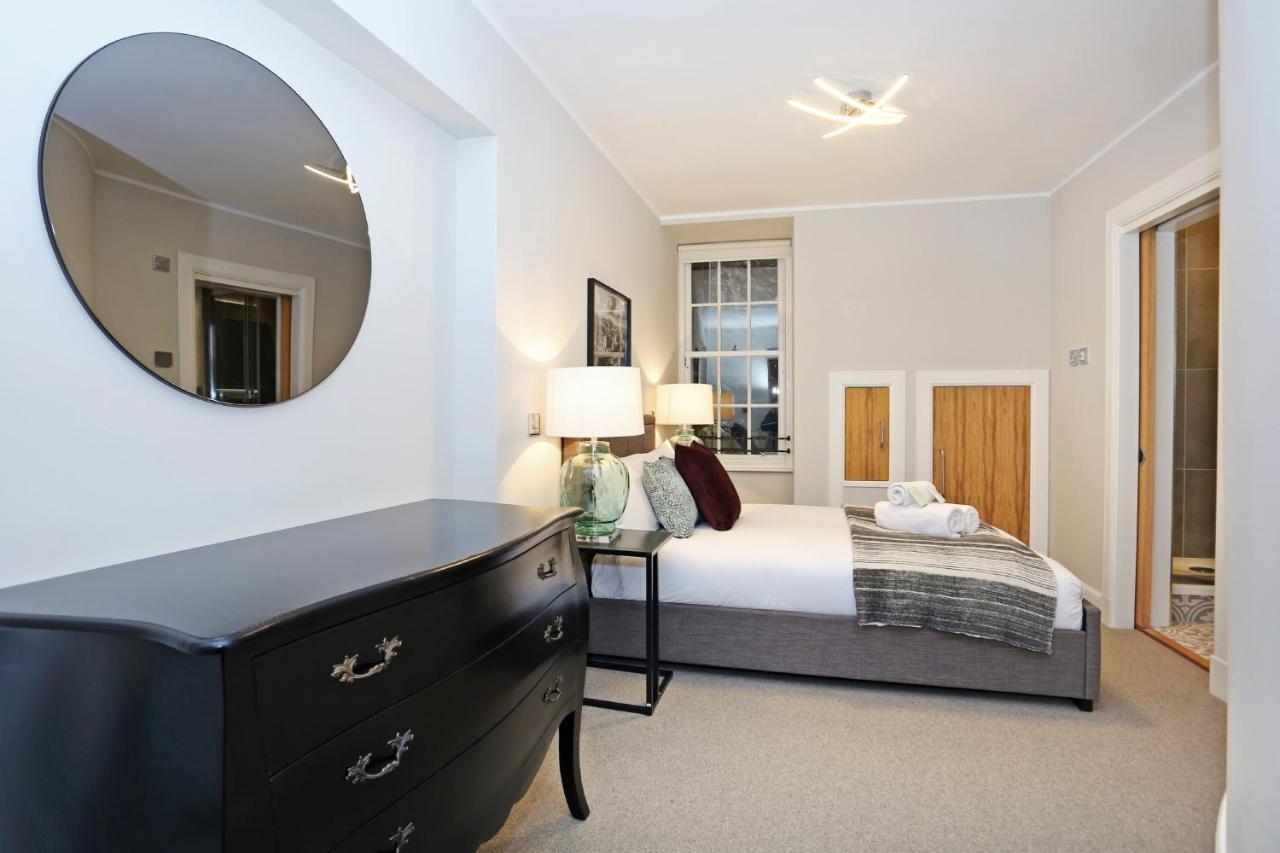 אדינבורו Joivy Refurbished Home On The Royal Mile מראה חיצוני תמונה